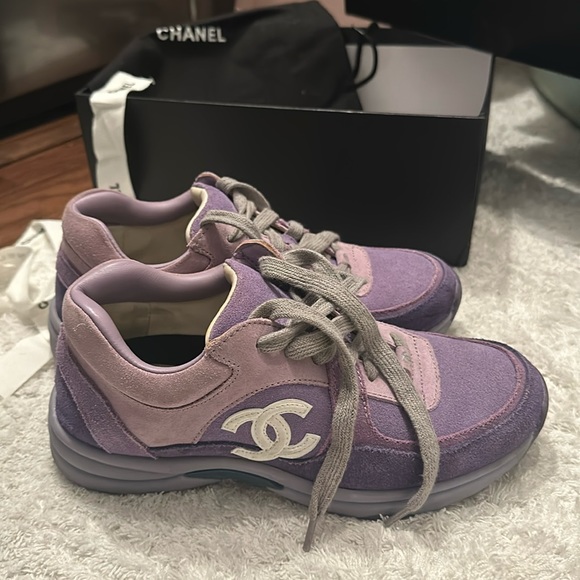 Beautiful sneakers sold!!!💯 - Picture 1 of 6